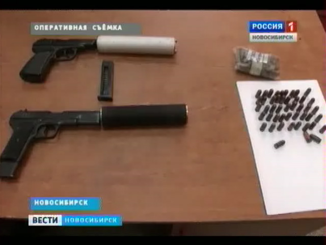Новосибирские полицейские задержали двух мужчин, которые торговали самодельным огнестрельным оружием
