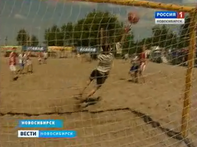 В Новосибирске чествуют победителей Чемпионата Сибири по футболу на песке