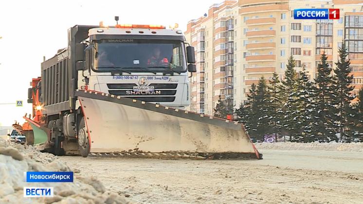 Технику региона вывели на улицы Новосибирска для быстрой уборки снега с дорог
