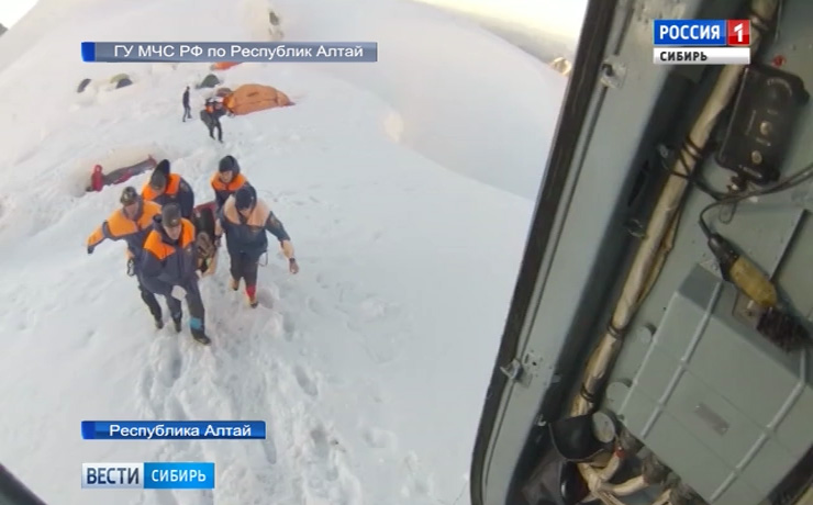 Спасатели эвакуировали с высоты 3600 метров в горах Алтая сломавшего ногу туриста