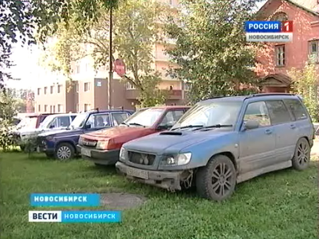 В Советском районе Новосибирска построили многоэтажку, но забыли про парковку