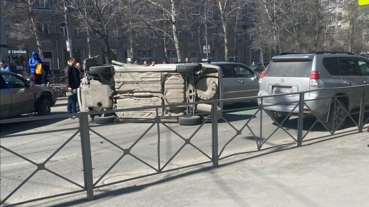 В центре Новосибирска столкнулись пять машин и образовали пробку