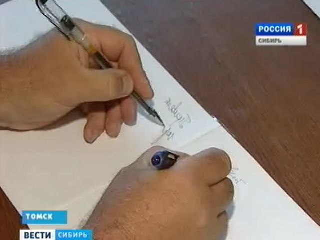 Житель Томска может писать двумя руками одновременно