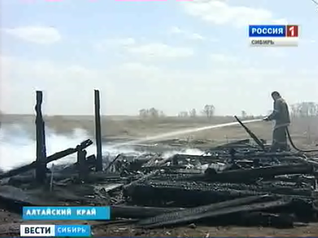 В Алтайском крае пожар чуть не уничтожил деревню