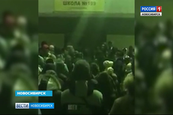 Новосибирцы выстроились в ночные очереди для записи первоклассников в школы