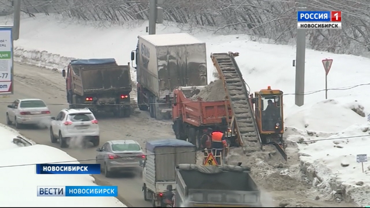Дорожные службы Новосибирска перевели на усиленный режим работы