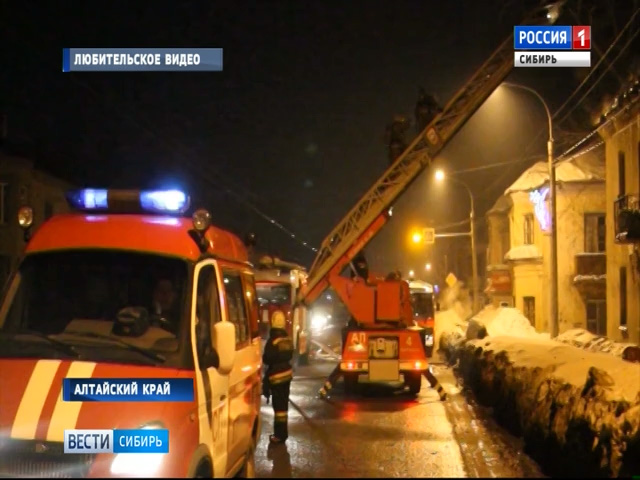 В Барнауле пожарные успели спасти из огня 25 человек