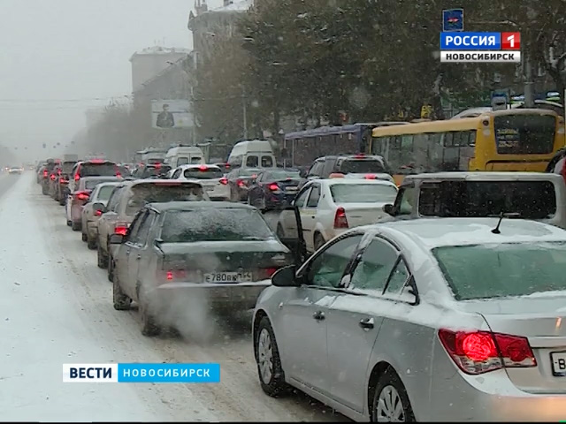 Снегопад сковал движение в Новосибирске и прибавил пациентов травмпунктам