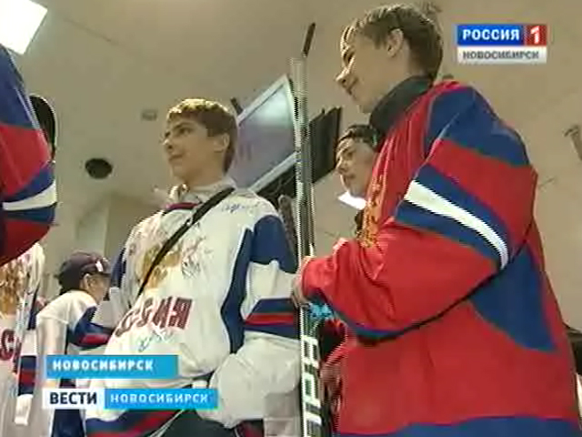 В Новосибирск вернулась молодежная хоккейная команда &quot;Энергия&quot;, побывавшая на чемпионате мира