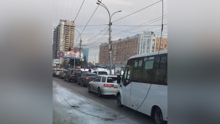Обрыв троллейбусной линии стал причиной пробок в Новосибирске
