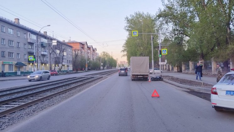 В Новосибирске подросток на питбайке въехал в «Газель» и оказался в больнице