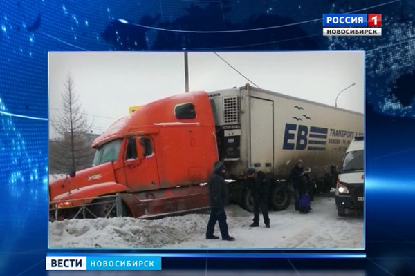 Грузовик протаранил маршрутку под Новосибирском: пострадали семь человек