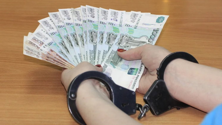 В Новосибирске 49-летнюю предпринимательницу обвинили в даче взятки судебному приставу