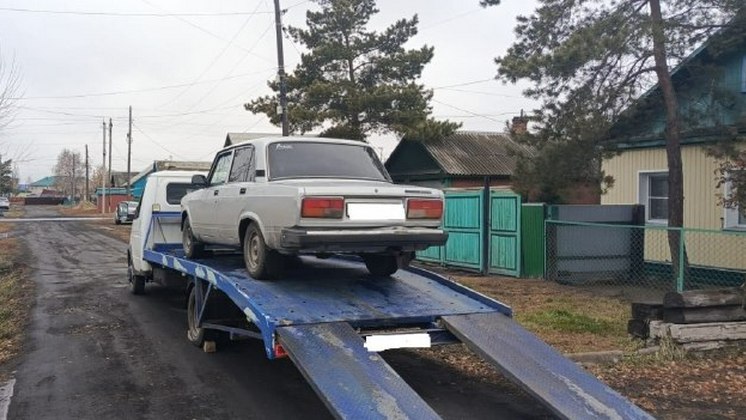 16-летний новосибирец ездил на машине без прав и попался полиции