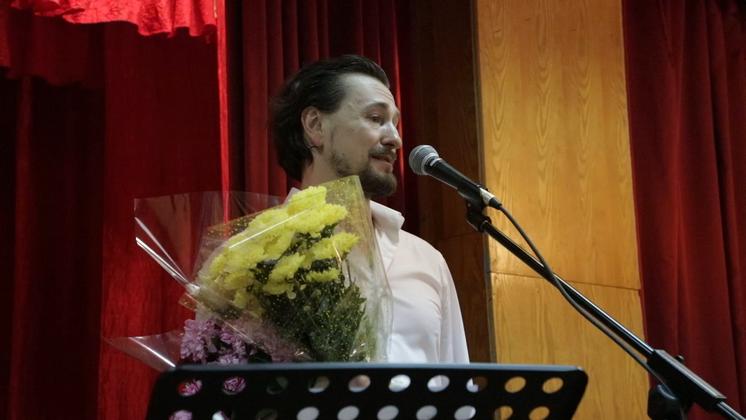 В Новосибирске актер Сергей Безруков выступил перед раненными бойцами в военном госпитале