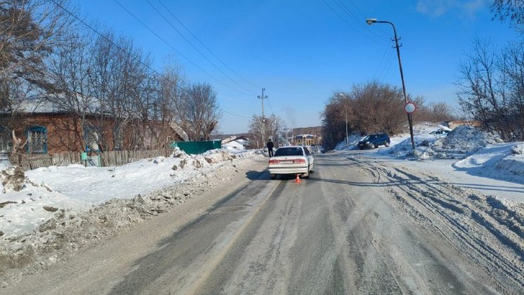 В Новосибирске 17-летний юноша угодил под колеса машины и попал в больницу