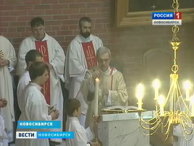 Католики Новосибирска отметили торжество пресвятых плоти и крови Христа