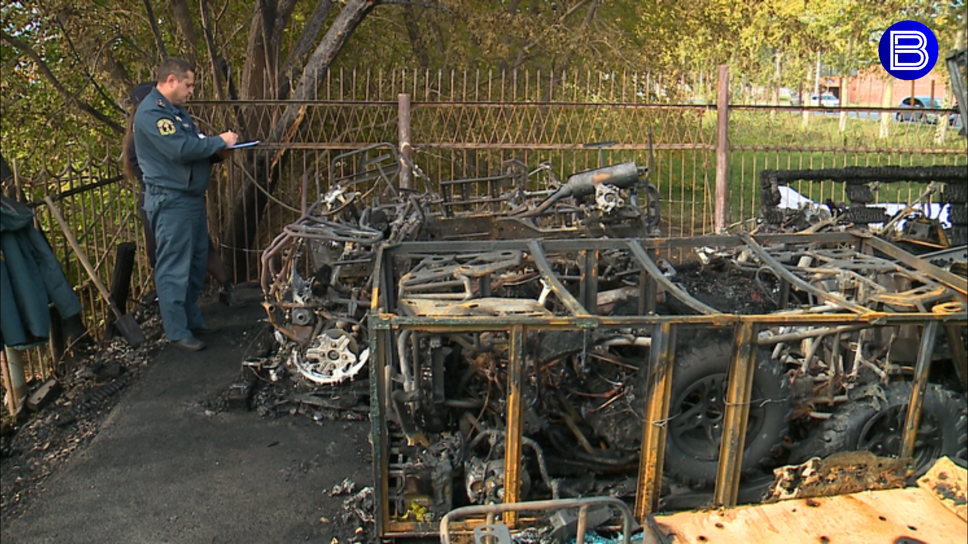 В новосибирском мотосалоне сгорели дотла 15 квадроциклов и 11 снегоходов