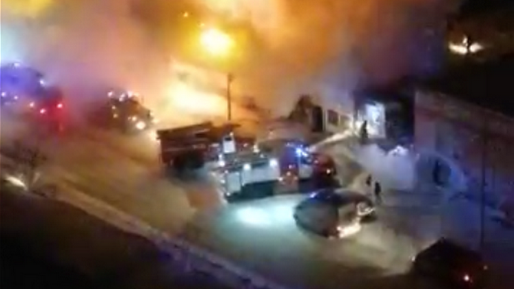 Торговый павильон загорелся в Октябрьском районе Новосибирска