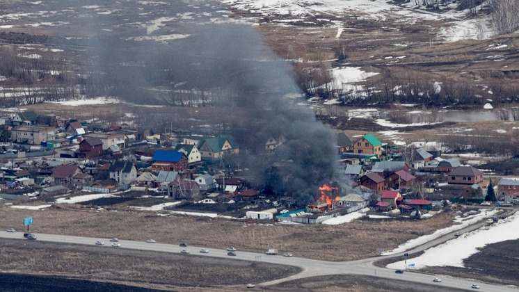 В Новосибирской области на крупном пожаре пострадал человек
