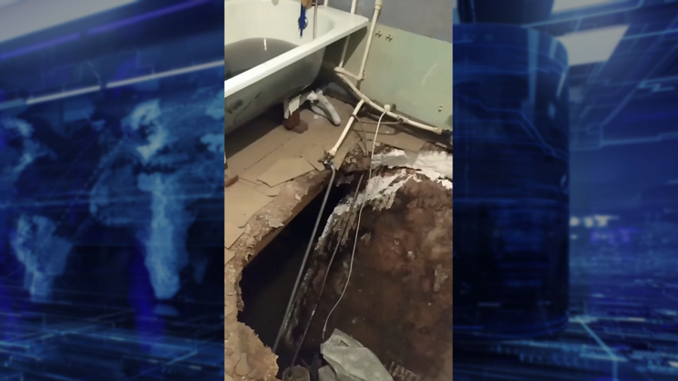 В городе Купино Новосибирской области женщина провалилась под пол вместе со стиральной машиной