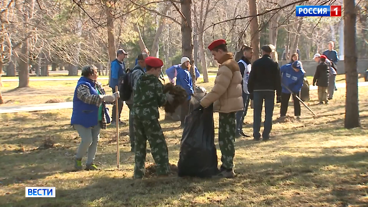 Андрей Травников потребовал провести весенние субботники раньше обычного