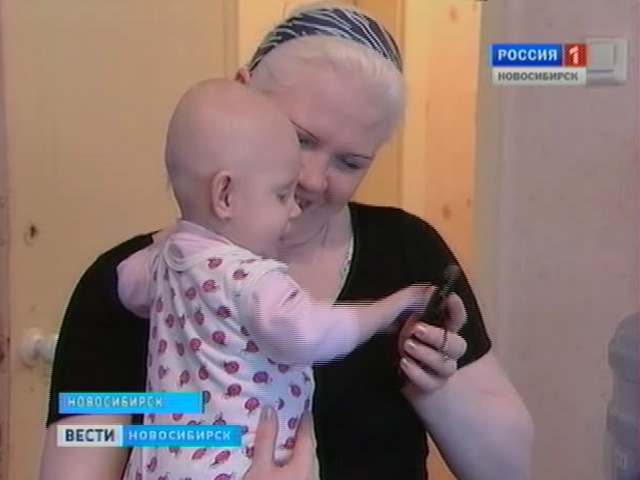 Семья инвалидов по зрению борется за то, чтобы их дочь могла видеть мир