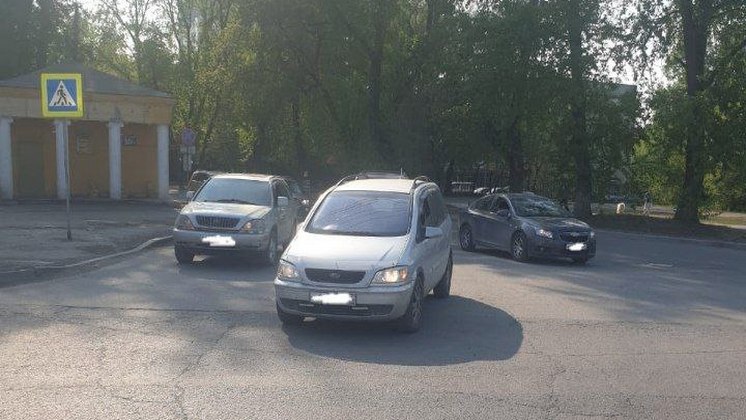 В Новосибирске водитель сбил 17-летнюю девушку на пешеходном переходе