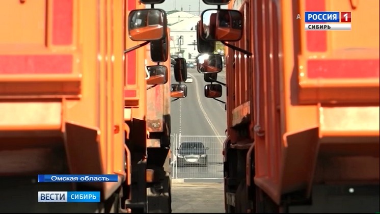 В Омске испытали прочность нового моста двенадцатью грузовиками