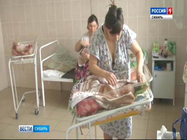 В районах Алтайского края сокращают количество мест в родильных домах