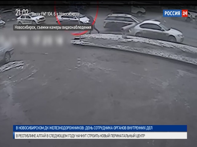 Два столба рухнули на автомобили на улице Немировича-Данченко   