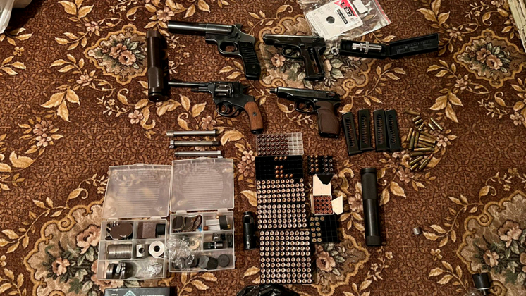 У 53-летнего новосибирца нашли более тысячи патронов и револьвер