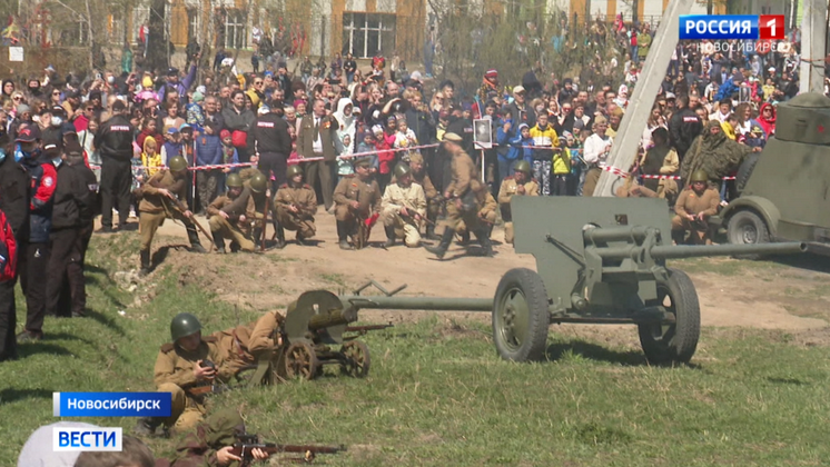 Новосибирские реконструкторы воссоздали сражение в память об артиллеристе