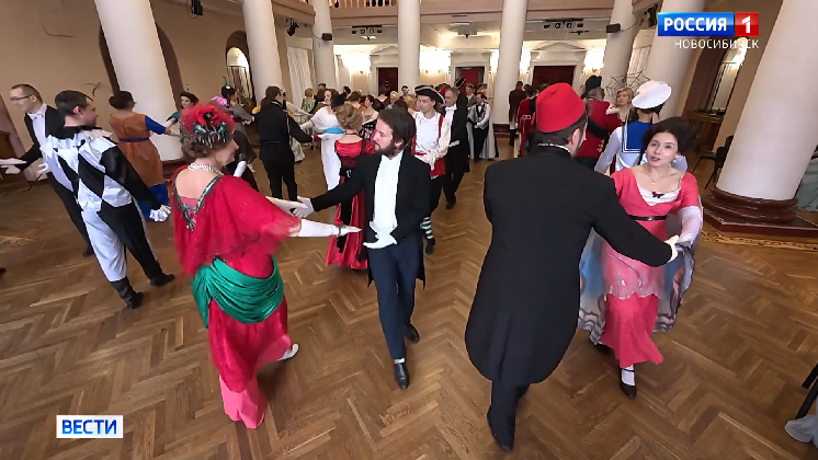 Поклонники исторических танцев провели зимний бал в Новосибирске