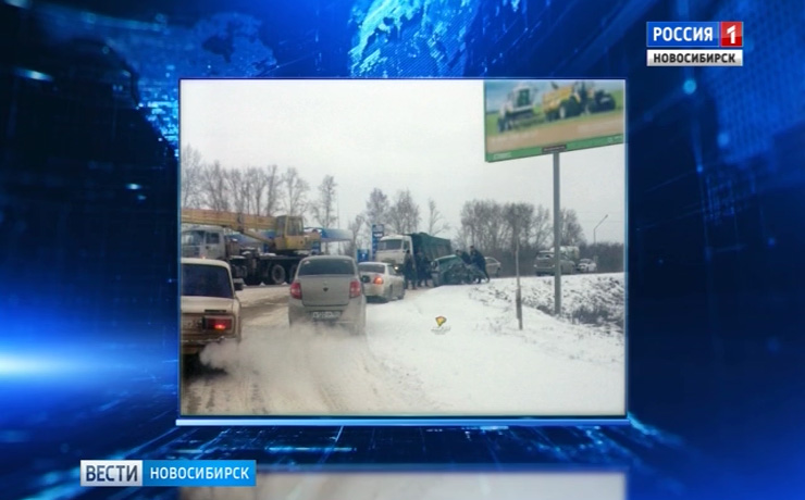 Снегопад спровоцировал ДТП и пробки в Новосибирске