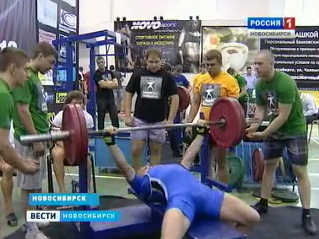 В Новосибирске стартовал Кубок мира по пауэрлифтингу версии Всемирного конгресса
