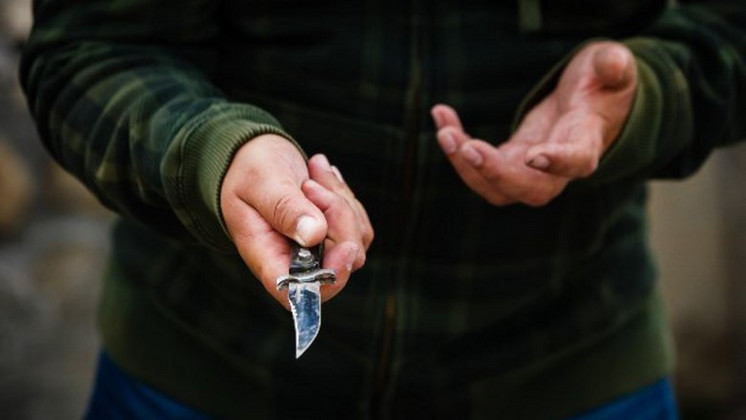 В Новосибирске рецидивист с ножом ограбил магазин