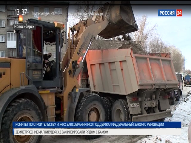 После многочисленных жалоб горожан на дороги Новосибирска вывели больше снегоуборочной техники