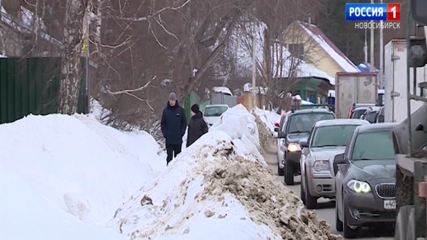 «Вести» проверили жалобы новосибирцев на заваленные снегом остановки и тротуары