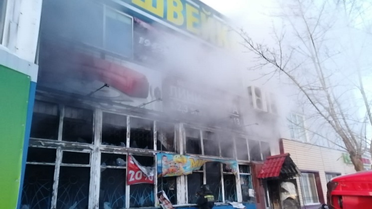 Торговый центр сгорел в Новосибирской области 