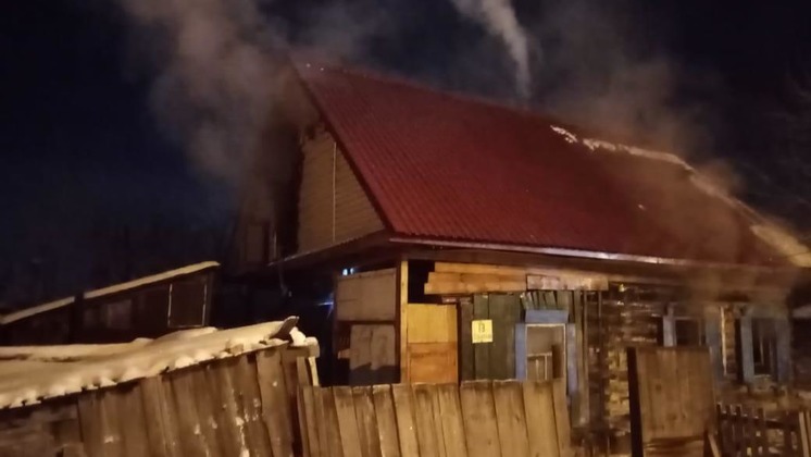 Ночной пожар унёс жизни мужчины и женщины в Новосибирской области