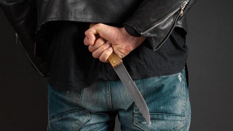 Пьяный новосибирец размахивал ножом на станции «Речной вокзал»