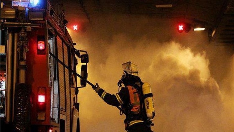 Сотрудники МЧС спасли троих человек на пожаре в Новосибирске