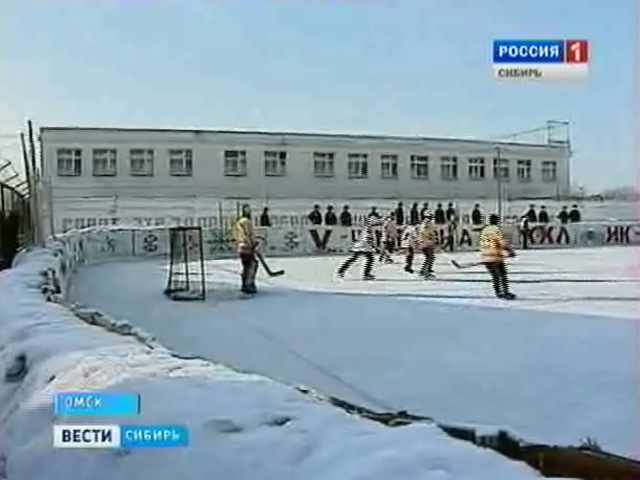 Осужденные исправительной колонии в Омской области играют в хоккей