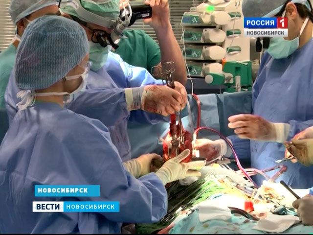 Сибирские кардиохирурги успешно пересадили сердце омичу