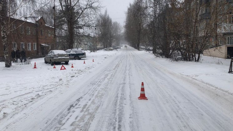 В Новосибирске машина сбила годовалую малышку на улице Звездной