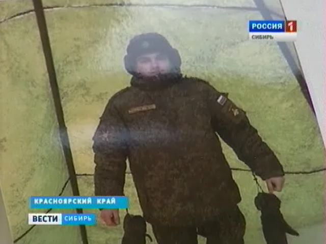 Красноярскому солдату-срочнику снежная глыба с крыши перебила позвоночник