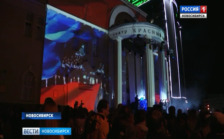 3D-представление к 100-летию революции показали на фасаде театра «Красный факел»