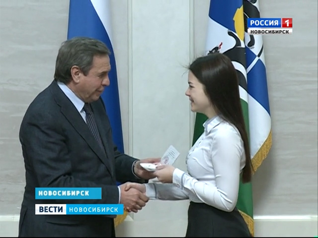 Школьники получили паспорта из рук первых лиц Новосибирской области  