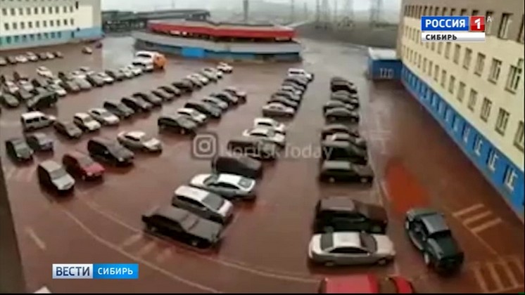 Власти назвали причину выпадения «красного дождя» в Норильске